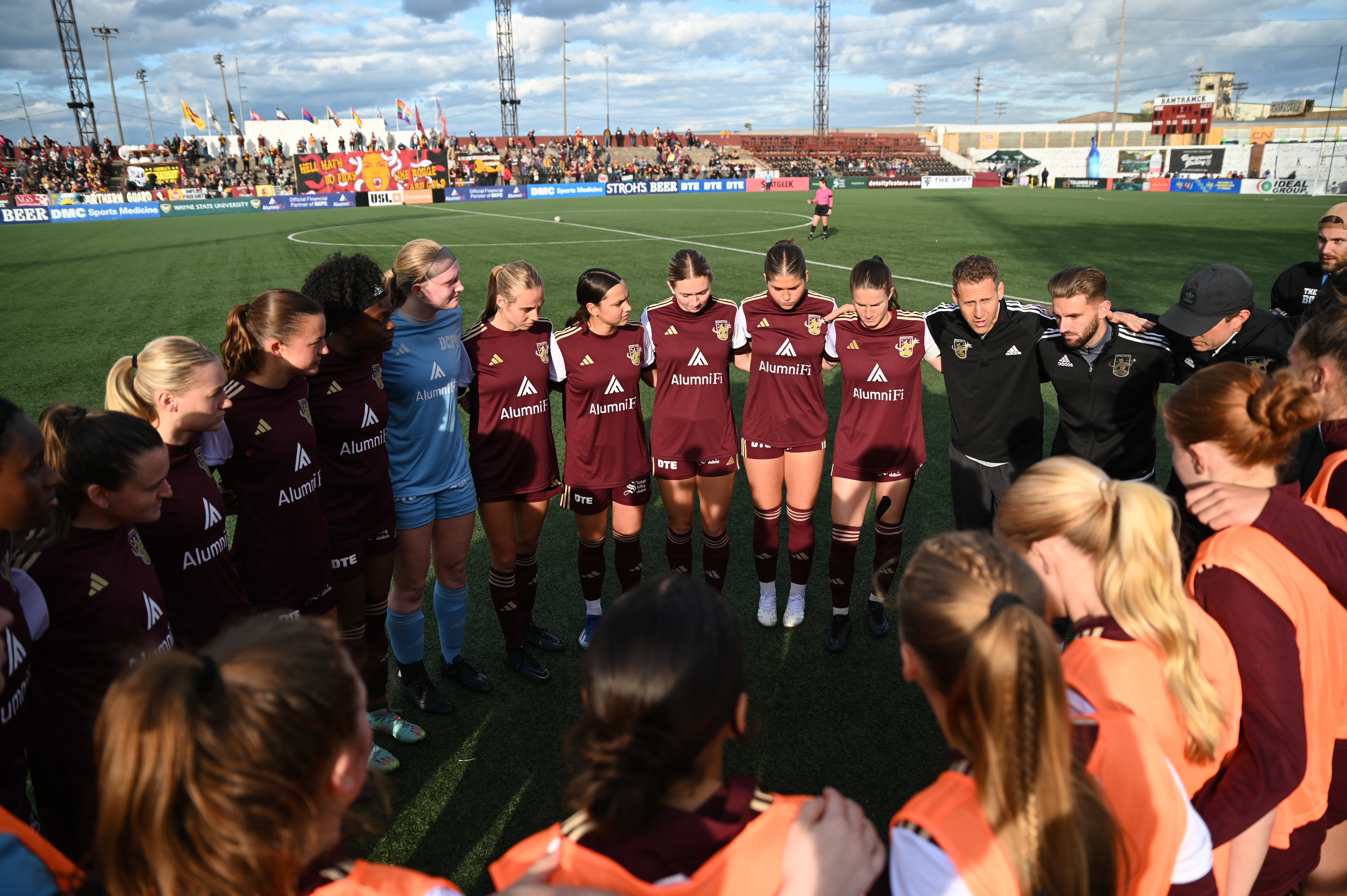 DCFC USL W team huddles up before the match