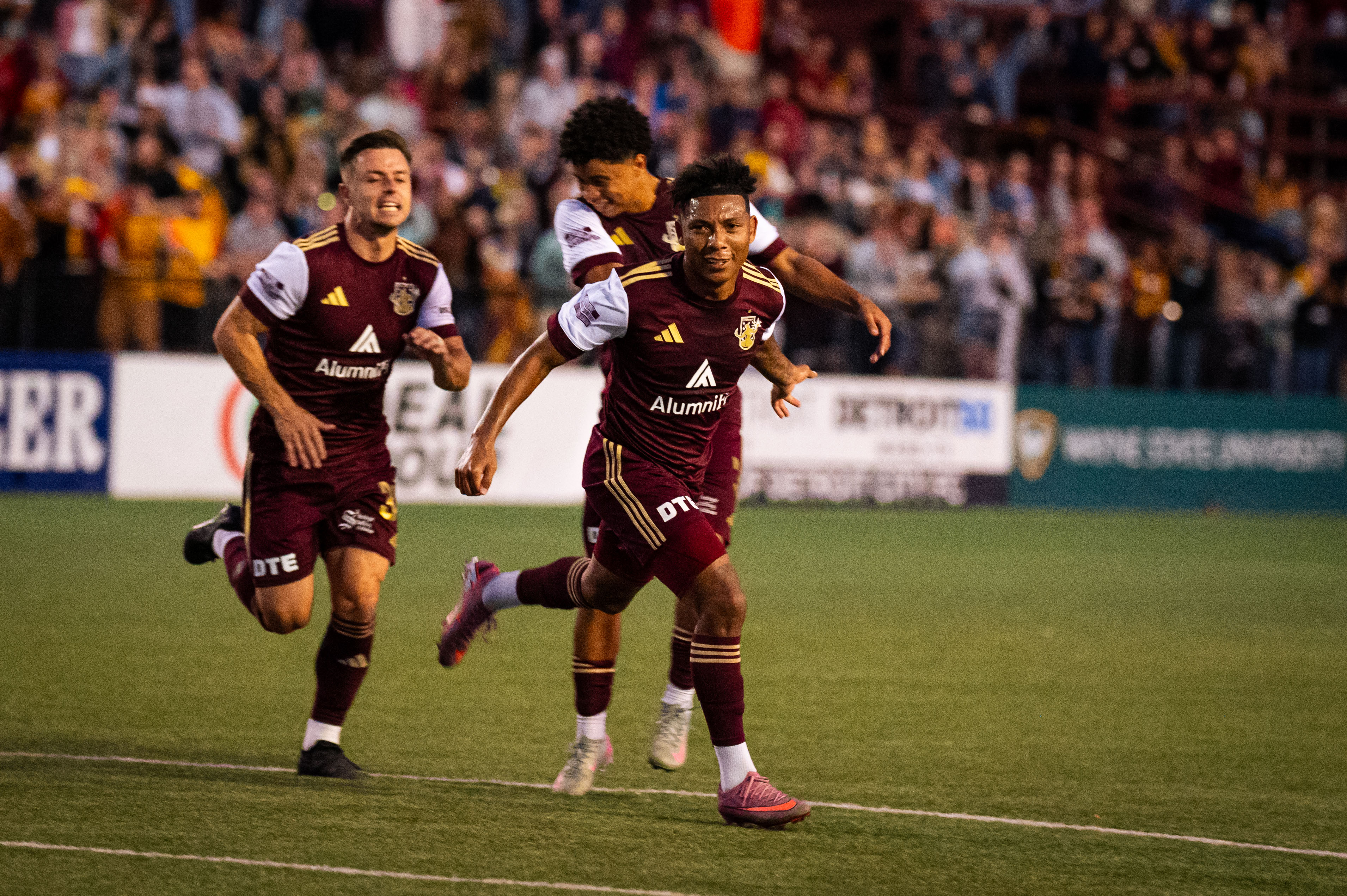 Kobe Hernandez-Foster scores for Detroit City