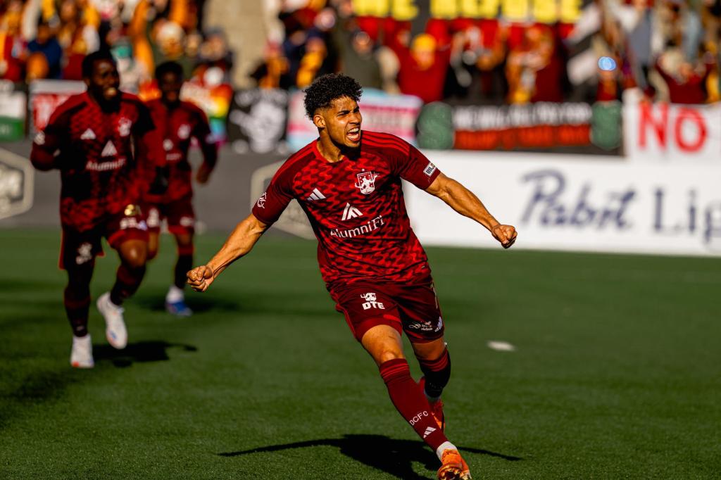 Darren Smith celebrates his goal against Charleston Battery
