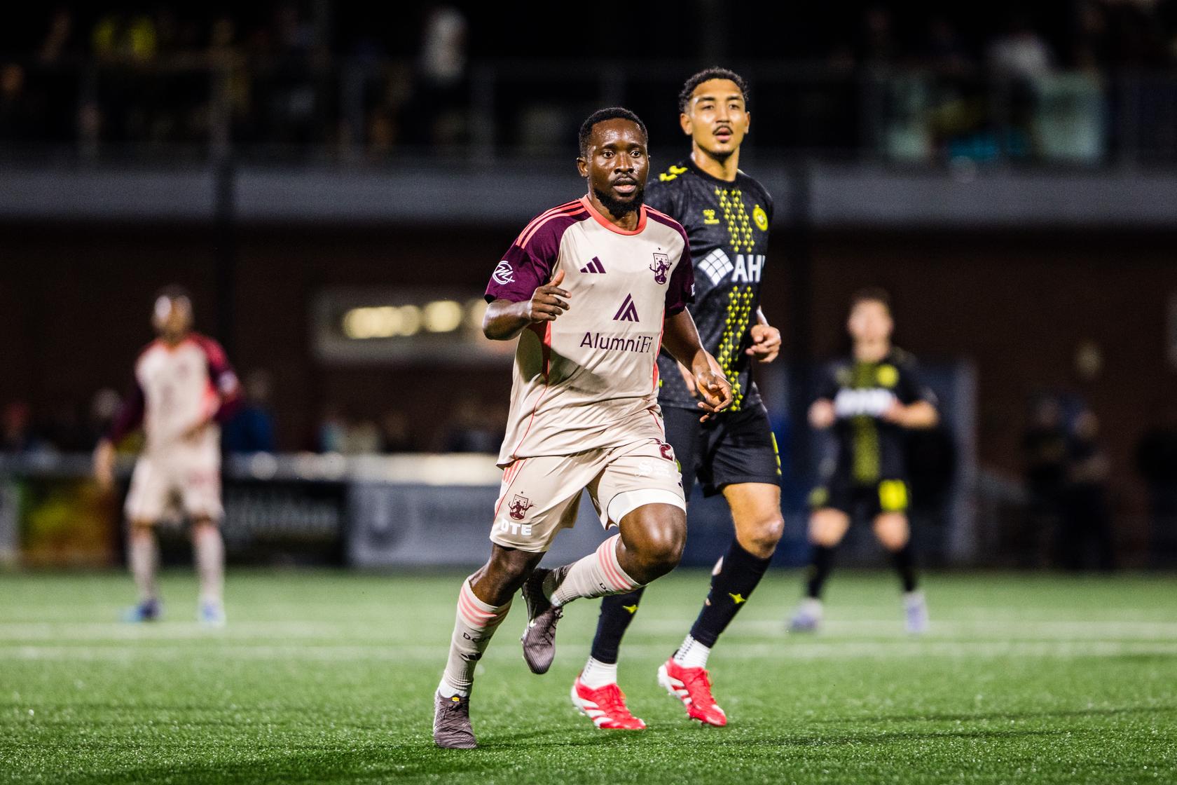 Chisom Egbuchulam scans the field at Highmark Stadium in Pittsburgh