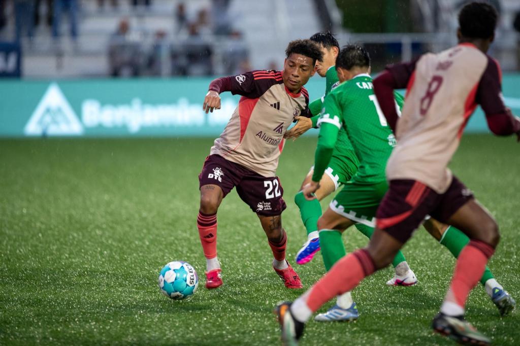 Kobe Hernandez-Foster battles for possession against Hartford Athletic.