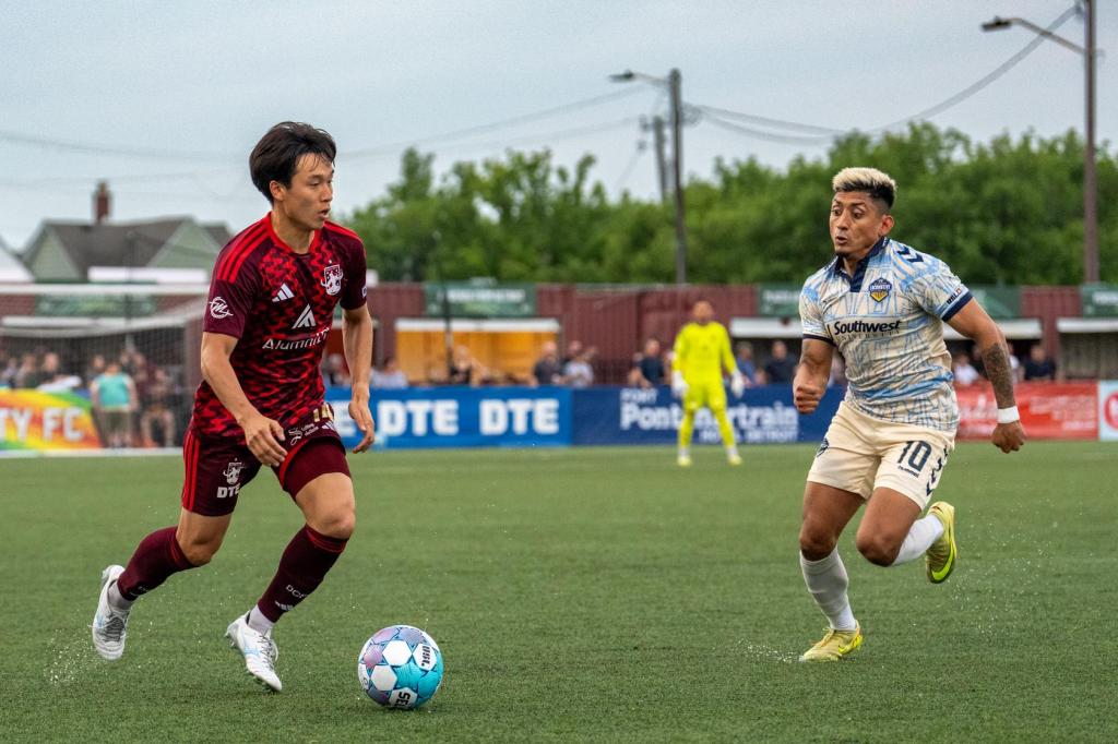 Haruki Yamazaki with the ball against El Paso Locomotive FC