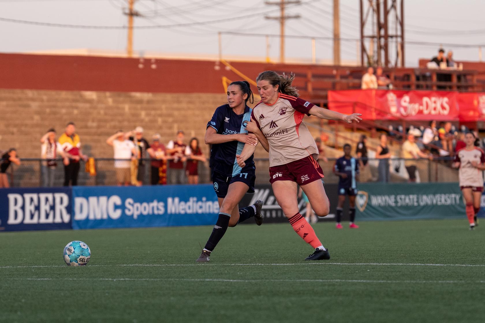 Erin Rasmussen battles for position