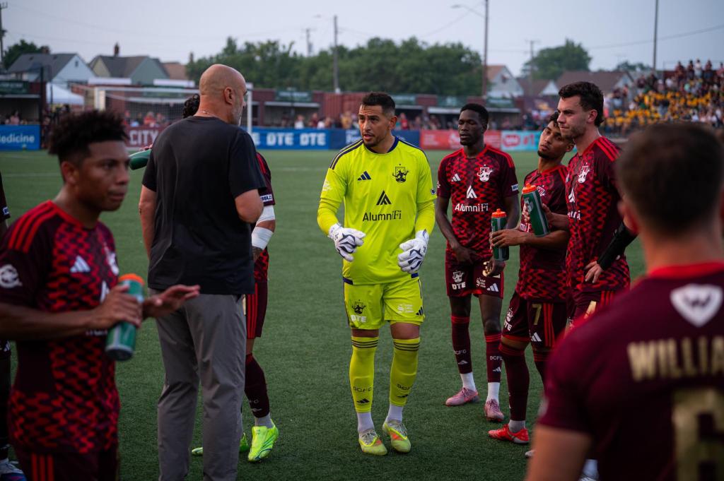 Carlos Herrera pre-match huddle